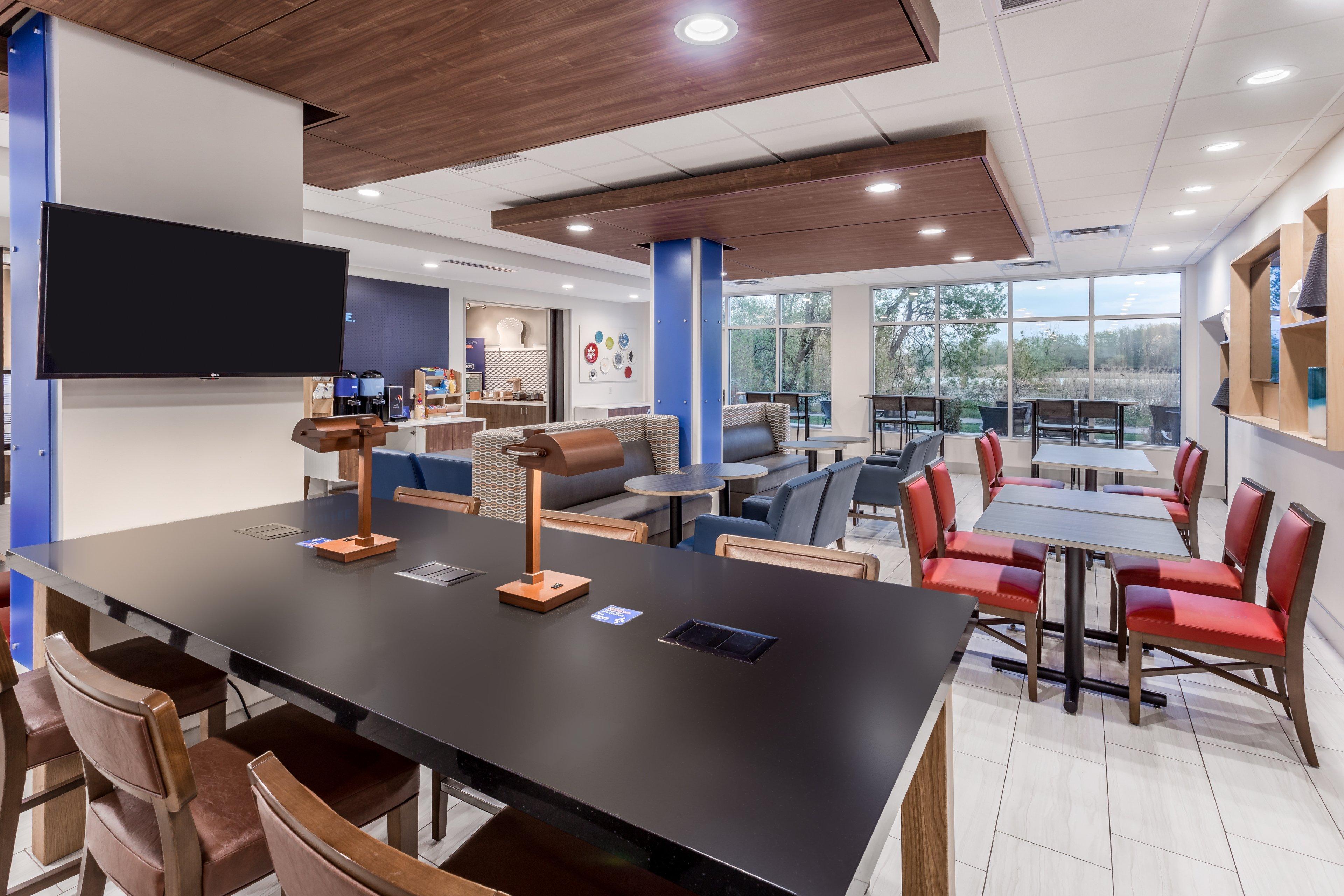 Holiday Inn Express & Suites Hammond By Ihg Exterior foto
